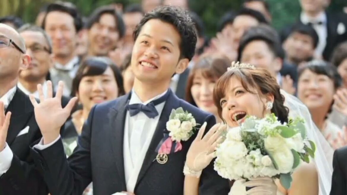 中村江里子　結婚23年目を報告し、結婚10年目の再結婚式ショット披露に「本当に美しいファミリー」の声