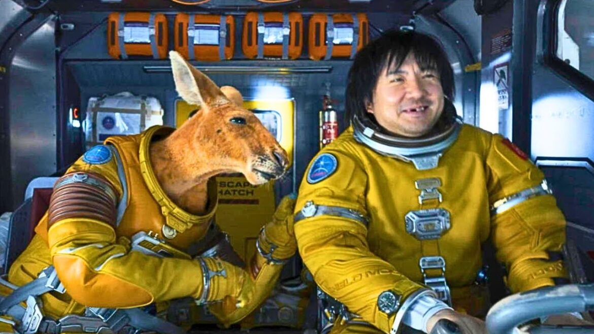 月に取り残された宇宙飛行士が人類最後の希望に！