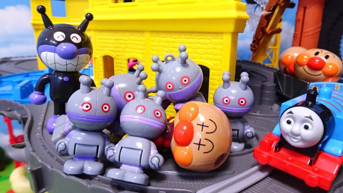 きかんしゃトーマスがアンパンマンの新しい顔を運ぶよ♪バイキンマンがパーシーの貨車にバイキンメカのだだんだんを乗せてパーシー大ピンチ！おもちゃアニメ、ごっこ遊び、ゆうぴょん