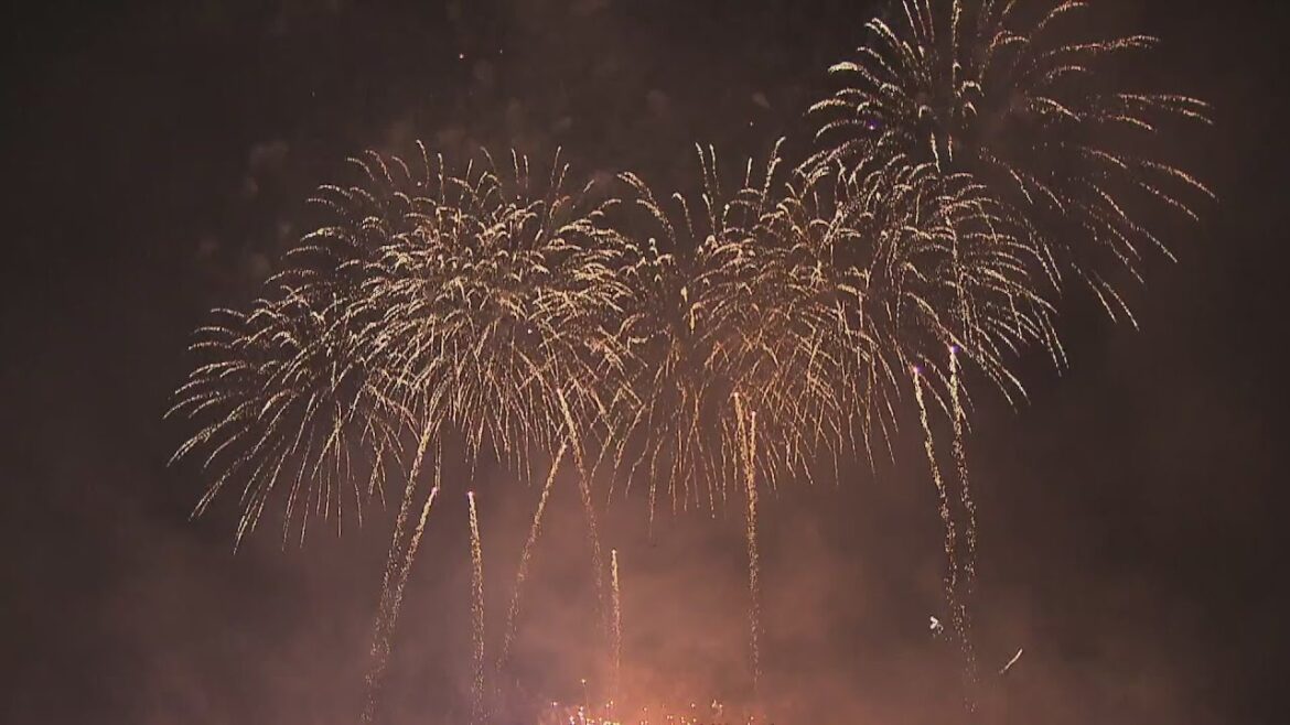 【秋の夜空を彩る】新潟まつり「花火ショー」　打ち上げ場所を分散し３年ぶり開催