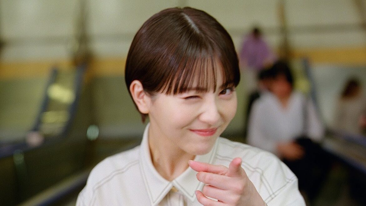 浜辺美波、キュートなウインク連発「1年分のウィンクをした！」　リクルートスタッフィング「キャリアウィンク」新CM＆メーキング