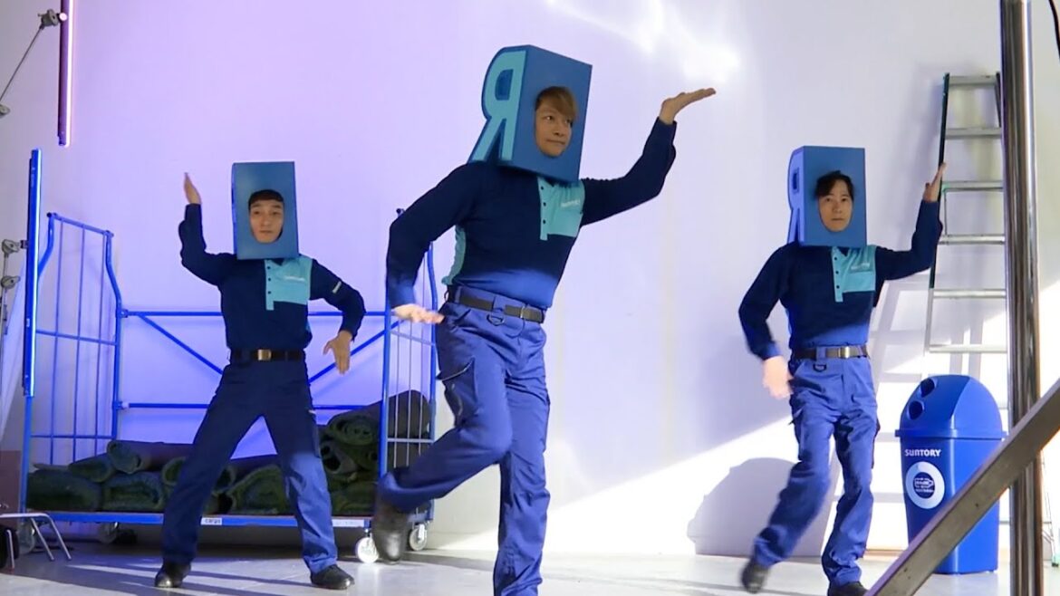 香取慎吾、ダンスで痛恨の誘われミス!稲垣吾郎&草彅剛と被り物でキレキレダンス披露!? 「#素晴らしい過去になろう」新シリーズメイキング 香取慎吾、ダンスで痛恨の誘われミス!稲垣吾郎&草彅剛と被り物でキレキレダンス披露!? 「#素晴らしい過去になろう」新シリーズメイキング