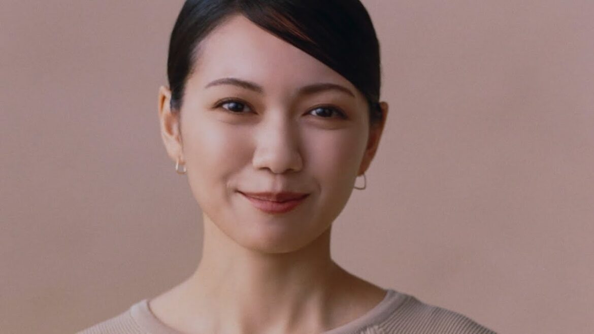 二階堂ふみ  花王 ロリエ 「もちふわ誕生」篇 TVCM
