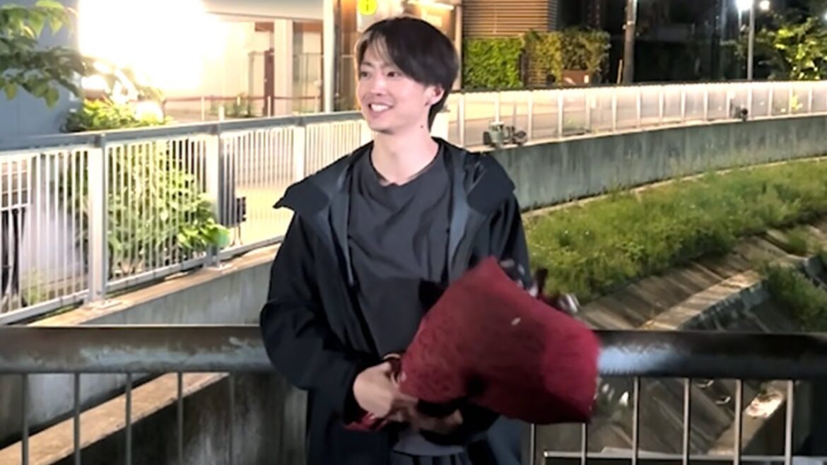 伊藤健太郎さんのクランクアップの様子💐| ドラマ「 #透明なわたしたち 」#ABEMA で全話配信中 #伊藤健太郎
