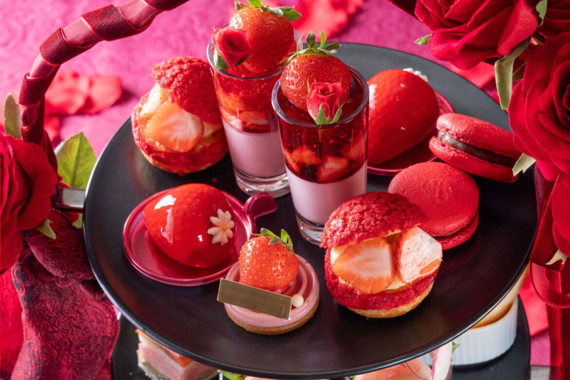 リーガロイヤルホテル東京「深紅のバラ」苺アフタヌーンティー、とちあいかのタルトなど真っ赤なスイーツ - ファッションプレス
