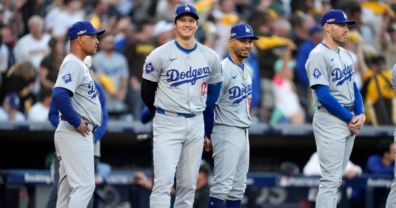 フリーマンの元モデル妻、家族ショットで抜群スタイル披露 長男はNBAの“キング”と握手「ベストショット!!」 | ORICON NEWS フリーマンの元モデル妻、家族ショットで抜群スタイル披露 長男はNBAの“キング”と握手「ベストショット!!」 | ORICON NEWS