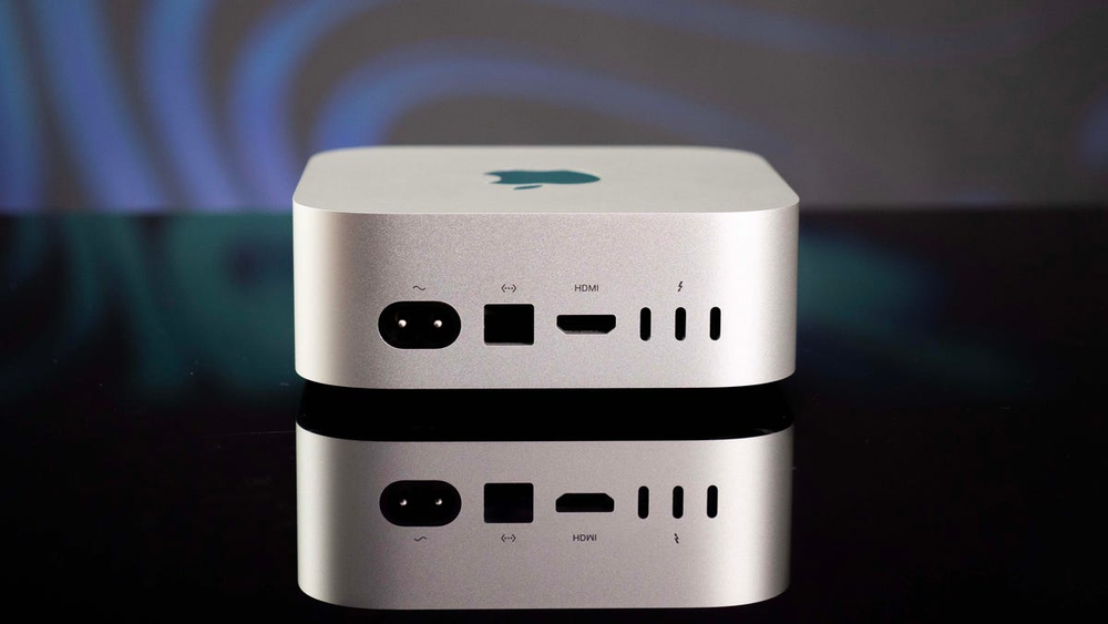 後ろ側から見たM4 Mac miniの写真
