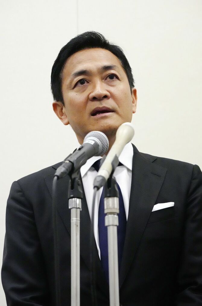 一部週刊誌による不倫報道を受けて記者会見する国民民主党の玉木雄一郎代表＝2024年11月11日午前9時33分、国会