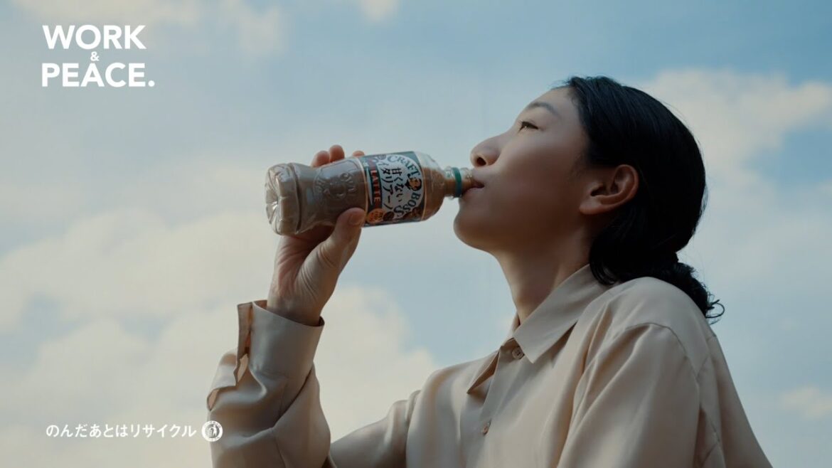 クラフトボス 甘くないイタリアーノ『宇宙人ジョーンズ・ある日のカフェ』篇 30秒 トミー・リー・ジョーンズ 安藤サクラ サントリー CM クラフトボス 甘くないイタリアーノ『宇宙人ジョーンズ・ある日のカフェ』篇 30秒 トミー・リー・ジョーンズ 安藤サクラ サントリー CM