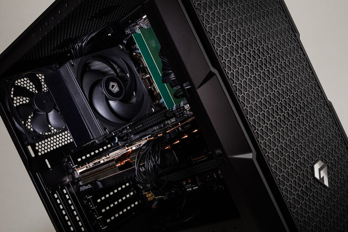 「AMD Ryzen 7 9800X3D」の実力が光る！ 黒色系ケース好きなら「G-GEAR プレミアムミドルタワー」は魅力たっぷり