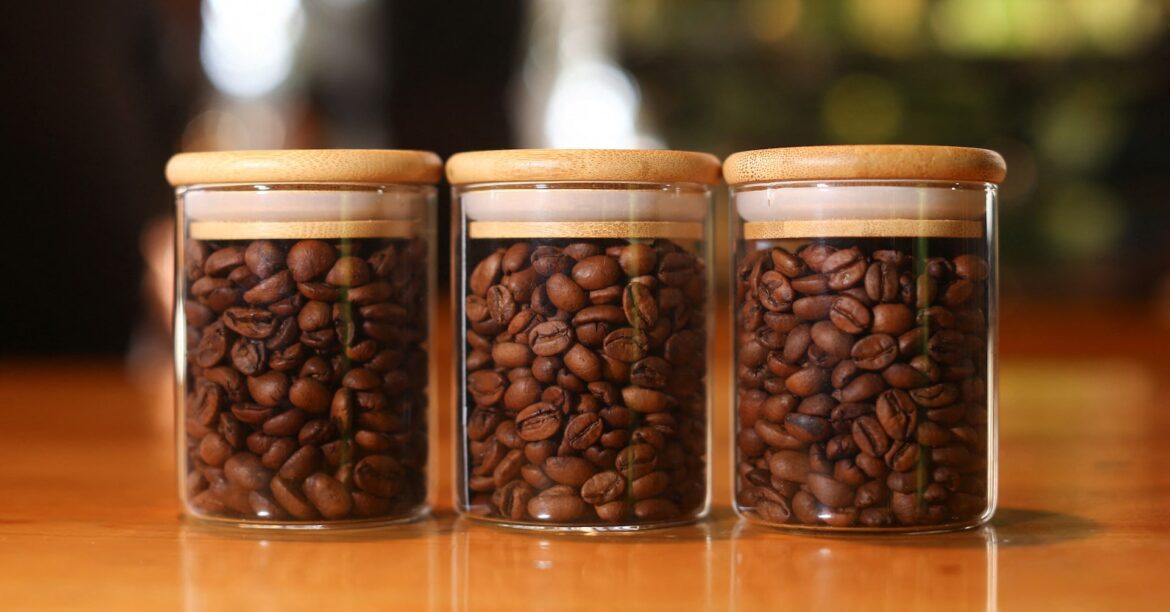 情報BOX:コーヒー豆高騰の理由、カフェの値段にどう影響 | ロイター 情報BOX:コーヒー豆高騰の理由、カフェの値段にどう影響 | ロイター