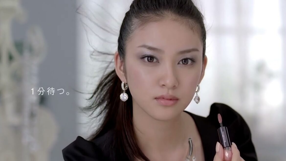 資生堂MAQuillAGEマキアージュ　武井咲　30秒01