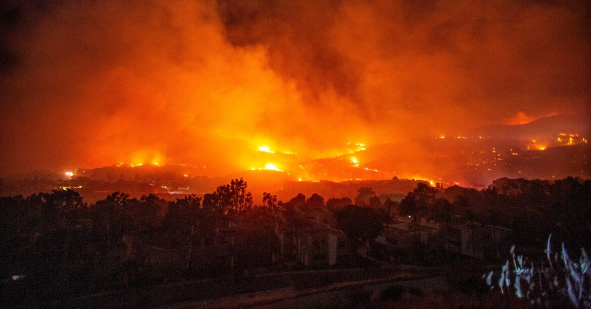 米カリフォルニア州の山火事、6300人が避難　「鎮火に数日」 | ロイター