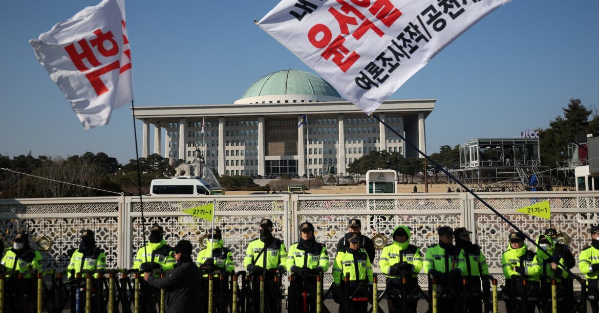 韓国大統領の弾劾案可決、与党の一部造反　職務停止に | ロイター