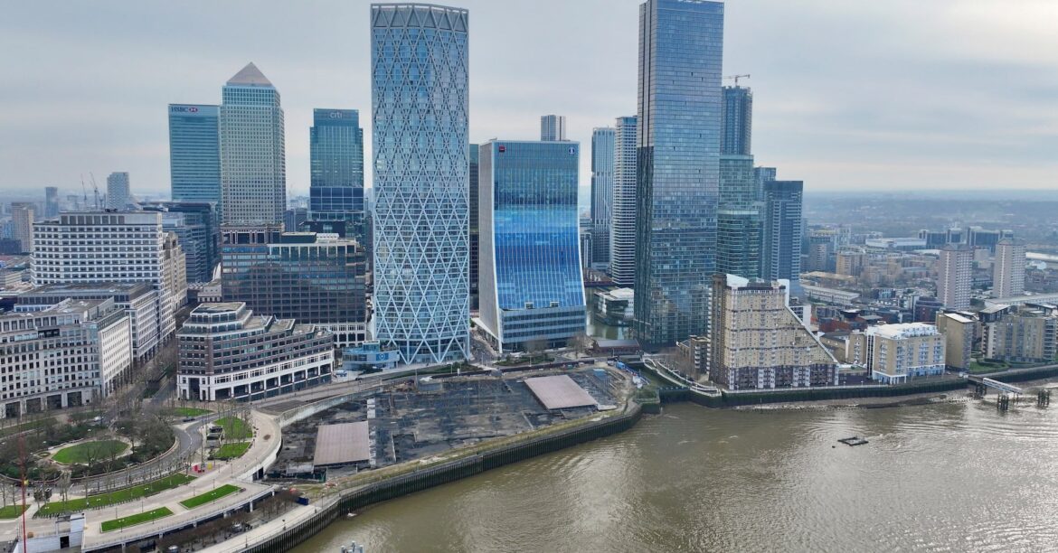 英総合PMI、12月速報は50.5で横ばい 約4年ぶりの人員減ペース | ロイター 英総合PMI、12月速報は50.5で横ばい 約4年ぶりの人員減ペース | ロイター