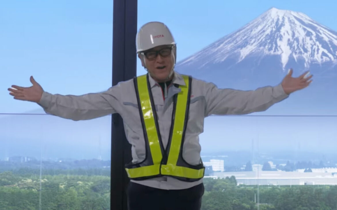トヨタ、豊田章男会長が「CES2025」のプレスカンファレンスに登壇 テストコースの街「ウーブン・シティ」をプレゼンテーション - Car Watch