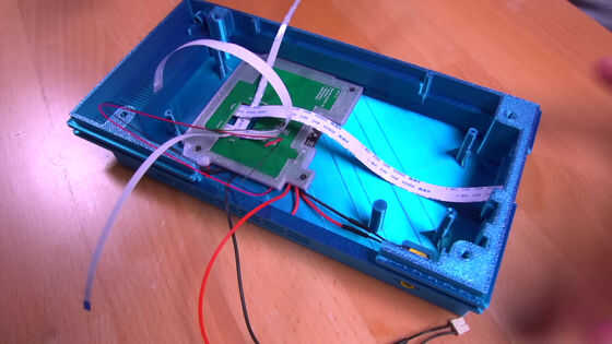 PSPを小型のPS2っぽく改造してビデオ出力やBluetoothコントローラーに対応させられるキット「PS Placeable」が登場 - 画像