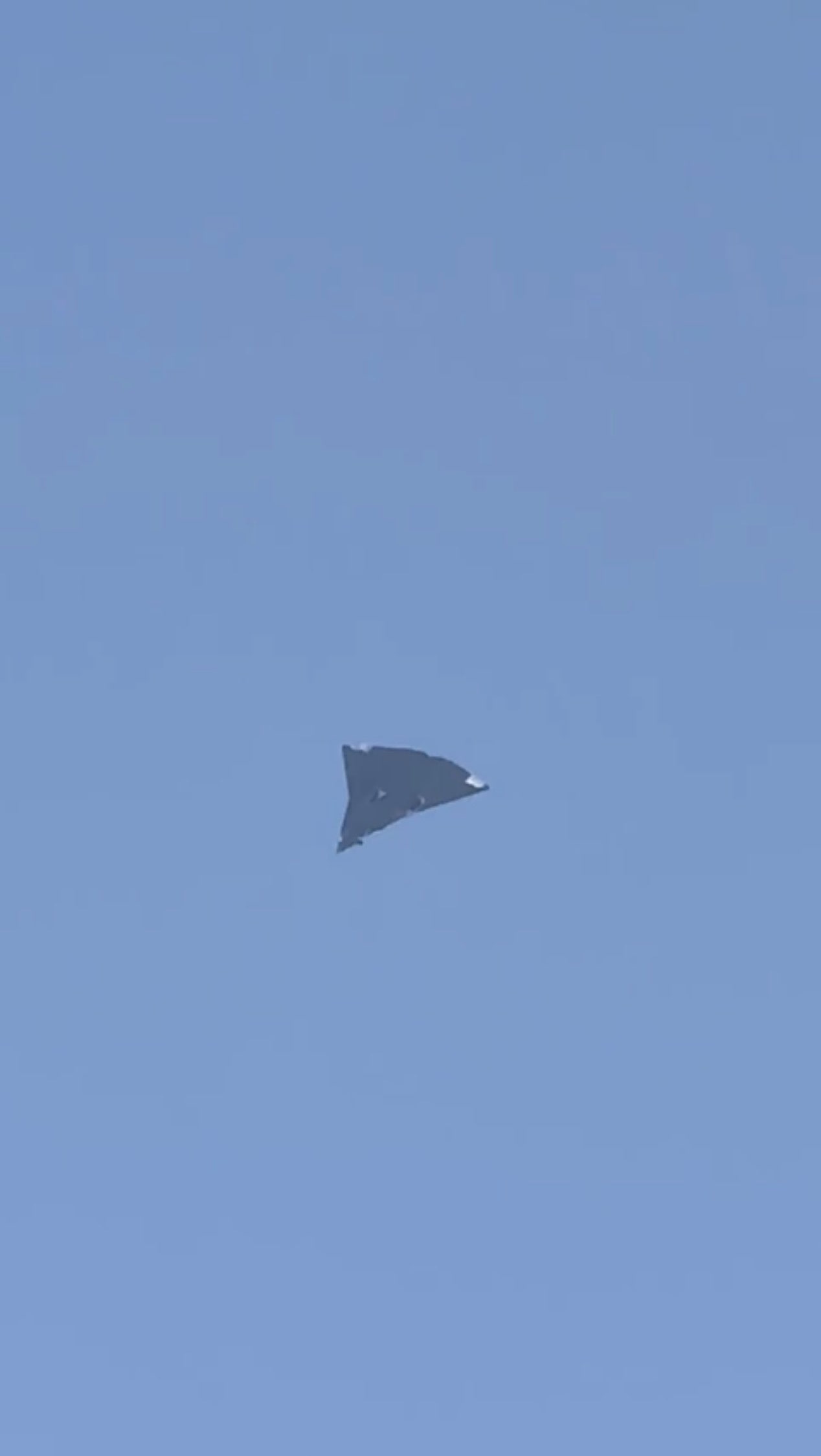 中国の新型ステルス戦闘機か、尾翼のない2機の画像がネットに