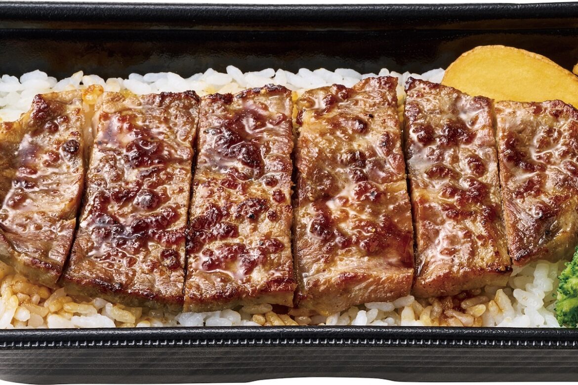 大きなステーキ肉がドーン!! ほっともっとのアンガスビーフを使用した「ステーキ重」肉2倍もあるよ - ASCII.jp