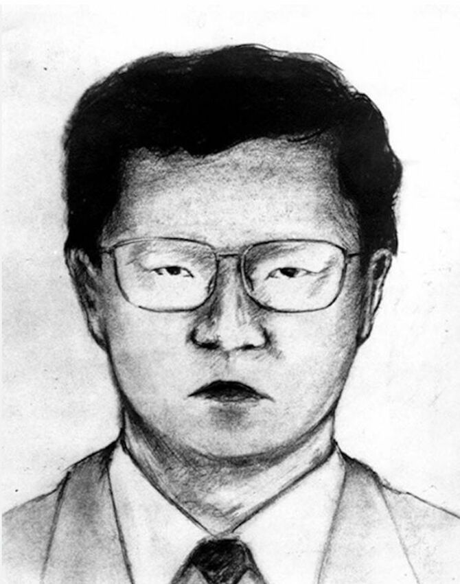 キツネ目の男