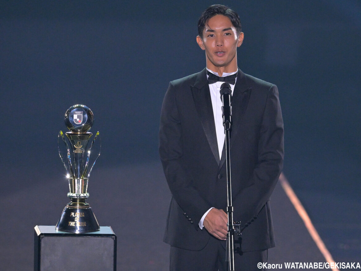 2024年のJリーグMVPは神戸FW武藤嘉紀!! 表彰式で語った欧州での苦悩と家族への感謝「帰り道に泣きながらMrs. Green Appleさんの『僕のこと』を…」 | ゲキサカ