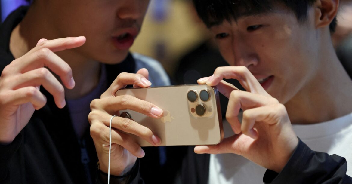 中国スマホ出荷、海外勢苦戦　11月は前年比47.4％減 | ロイター
