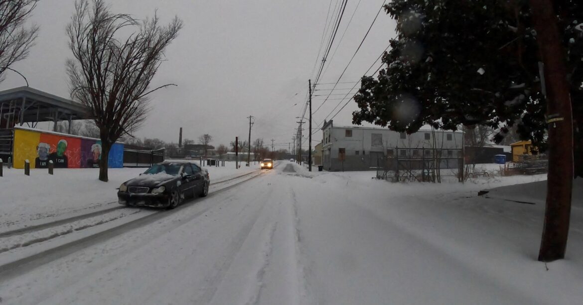 米中部大西洋沿岸で大雪、複数州が非常事態宣言　33万戸超が停電 | ロイター