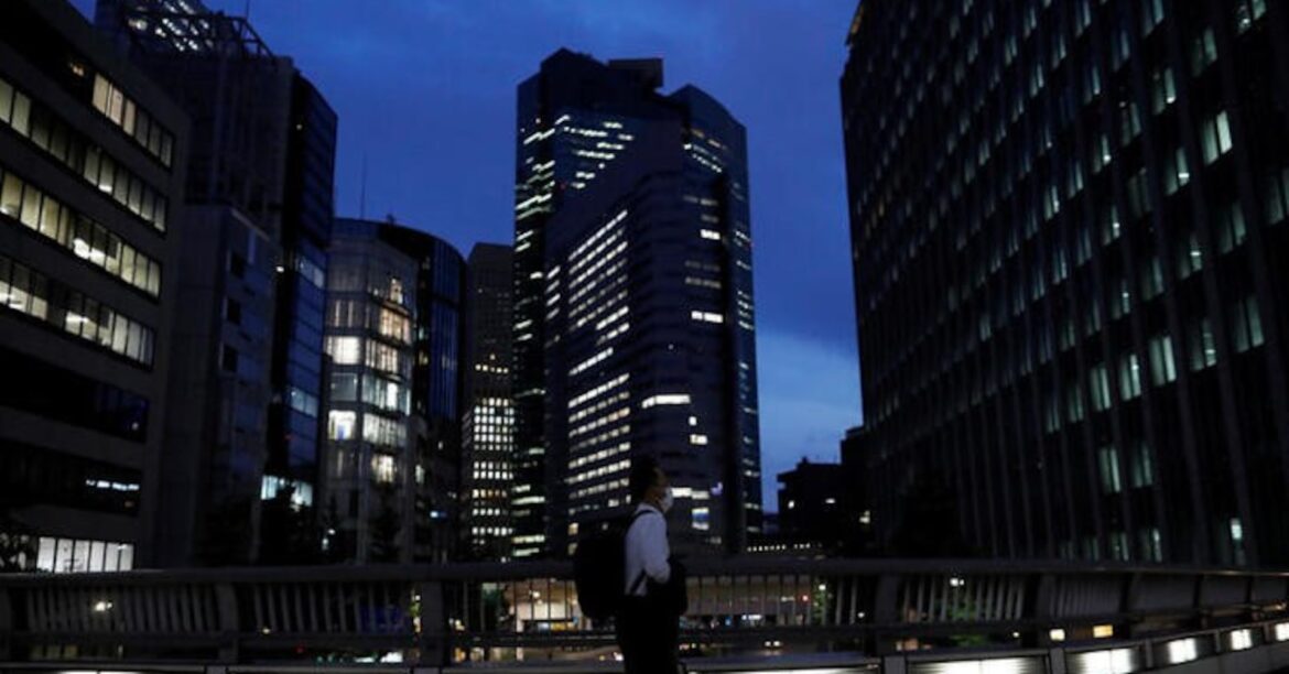 11月実質賃金0.3％減、4カ月連続マイナス　物価の伸びが上回る＝毎月勤労統計 | ロイター