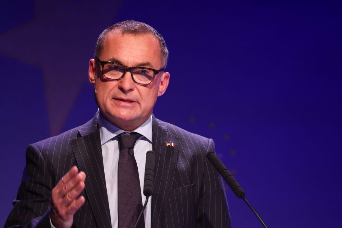 ECBは年半ばにはインフレ目標に接近、中立金利も可能-独連銀総裁 – Bloomberg ECBは年半ばにはインフレ目標に接近、中立金利も可能-独連銀総裁 - Bloomberg