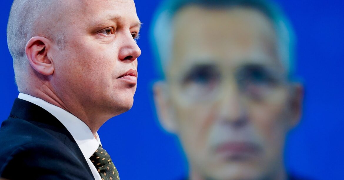 ノルウェーで欧州懐疑派政党が政権離脱、閣僚の半数近く辞任 | ロイター ノルウェーで欧州懐疑派政党が政権離脱、閣僚の半数近く辞任 | ロイター