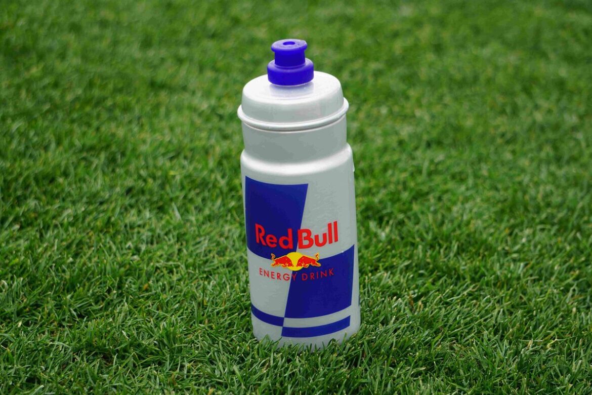 ＲＢ大宮、給水ボトルが“レッドブル仕様”に Ｊ２昇格１年目、レッドブル体制元年始動 - スポーツ報知