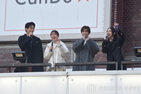 “新宿登場”で周囲を騒然とさせた（左から）中川大輔、比嘉愛未、岩田剛典、ファーストサマーウイカ （C）ORICON NewS inc. 