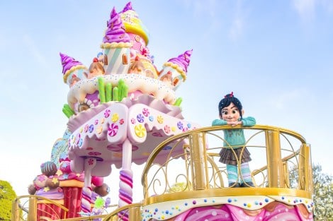 『ディズニー・パルパルーザ』の第3弾『ヴァネロペのスウィーツ・ポップ・ワールド』のショー『イッツ・ア・スウィーツフルタイム！』（C）Disney 