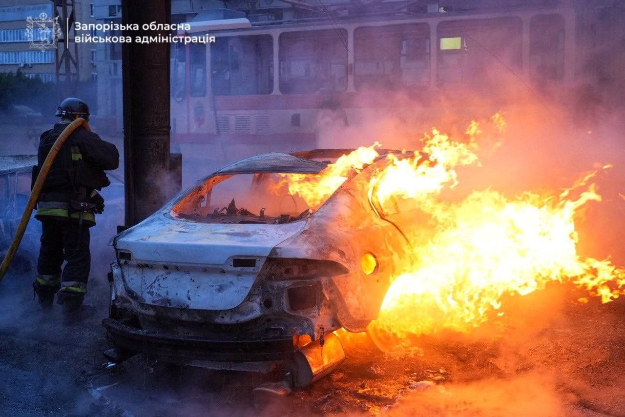ロシア、ウクライナ南部ザポロジエを誘導爆弾で攻撃　13人死亡