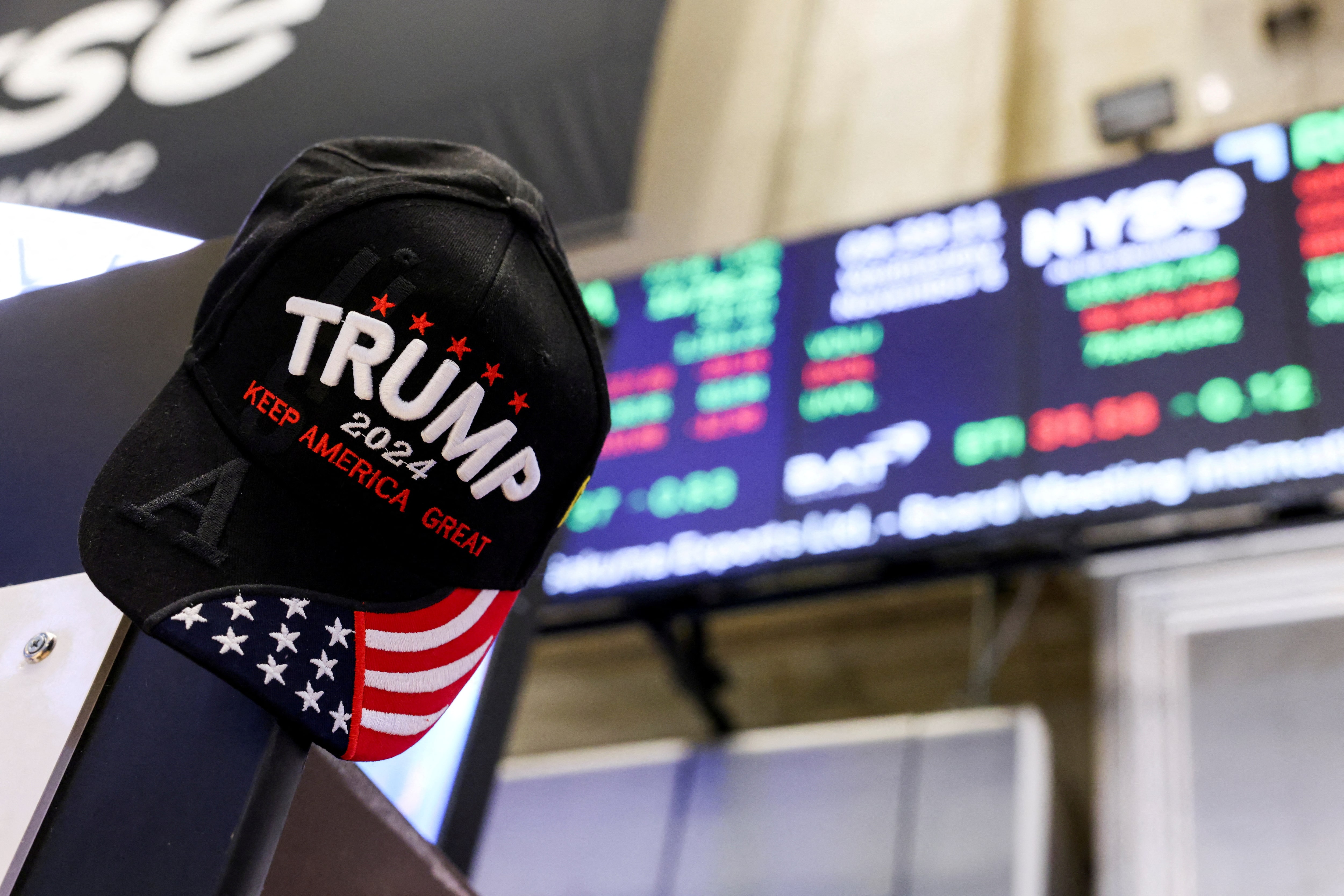 トランプ氏の政権復帰に市場は楽観的、関税政策の先行き警戒
