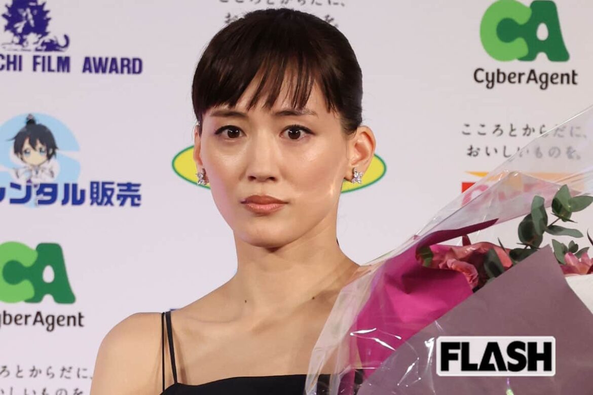 綾瀬はるか“不在”で視聴者動揺…8年連続出演の『笑点』正月特番に欠席となった“ある事情”