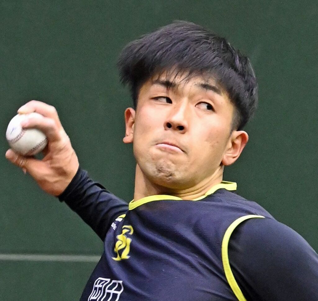 ソフトバンク育成ドラ9ルーキー、小久保監督の前でブルペン投球「自分の持ち味を確立」訓示に誓う - 西日本新聞me