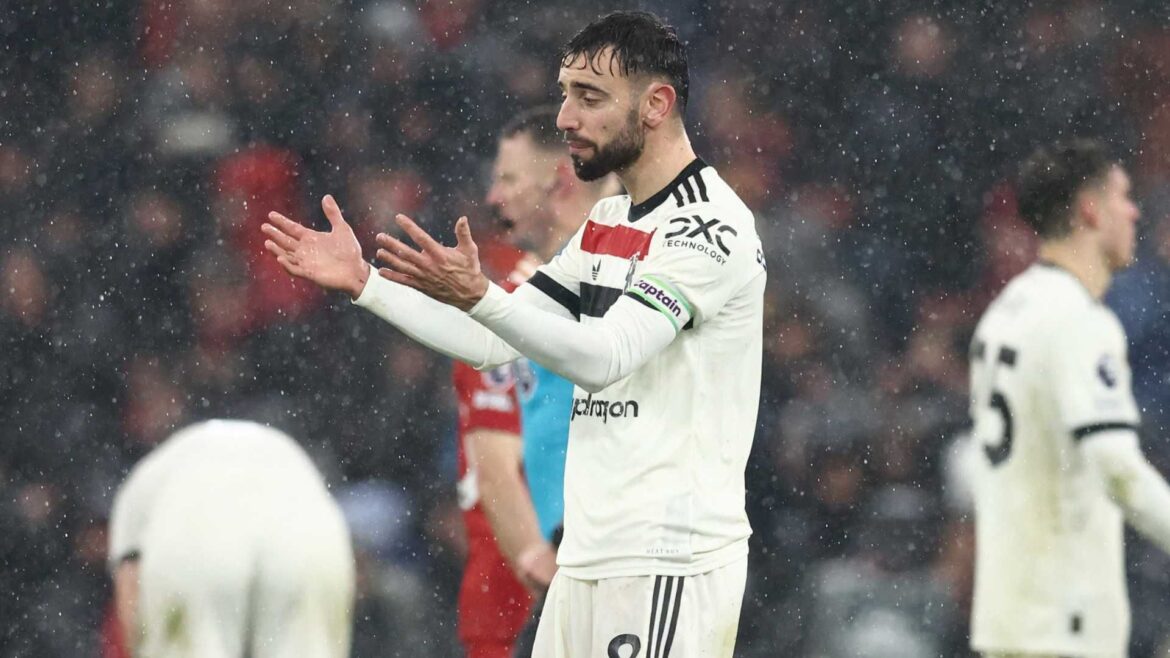 首位リヴァプールの敵地で勝ち点奪取のマンチェスター・U主将ブルーノ・フェルナンデス「どうして他の場所でもこのレベルでできないんだ?」 – Goal.com Goal.com