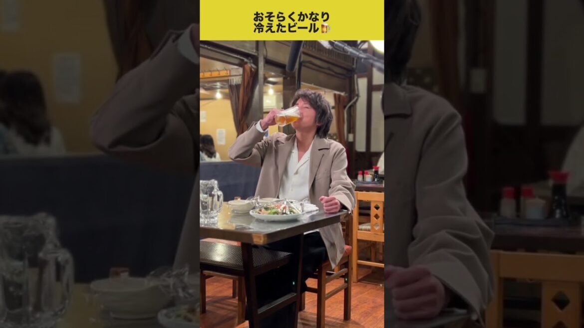 『#全領域異常解決室』🟨美味しそうにビールを飲む興玉🟨 人間についていろいろ思うところが ありそうな興玉ですが、 ビールの魅力には抗えないようです👀