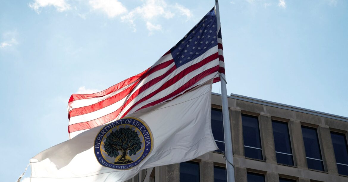 トランプ氏、教育省閉鎖へ大統領令検討　議会と協力意向 | ロイター