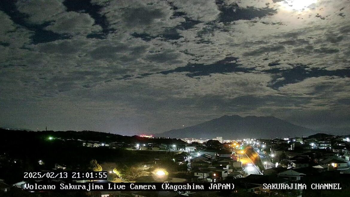 【絶景LIVE】桜島ライブカメラ(噴火・雲海・朝焼け・星空) live camera  volcano-Sakurajima ,Kagoshima,Japan 【絶景LIVE】桜島ライブカメラ(噴火・雲海・朝焼け・星空) live camera  volcano-Sakurajima ,Kagoshima,Japan