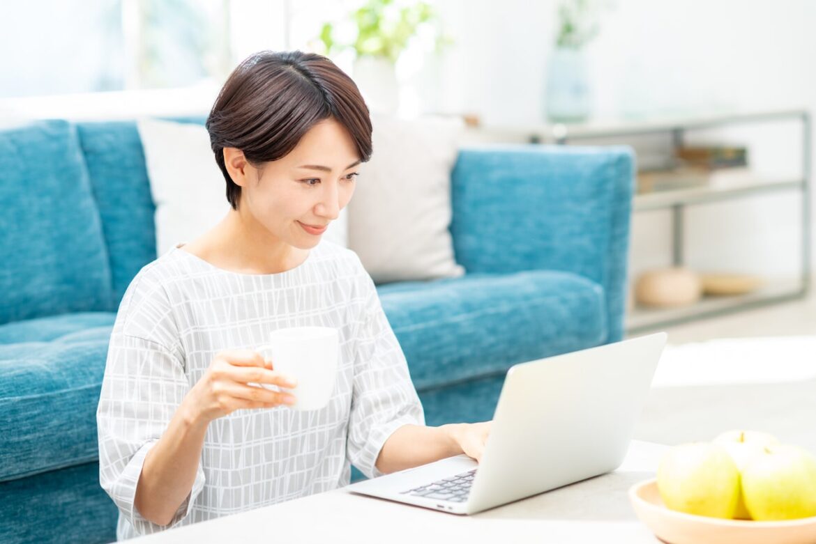 NISAで毎月1万円から積み立て「シンプルにお金が増える」36歳女性がオルカン1本で約4年投資したらどうなった？ - All About