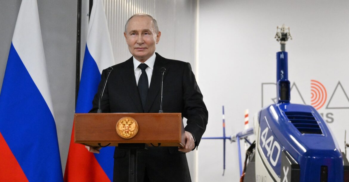 ウクライナのカスピ海石油施設への攻撃、西側が関与=プーチン氏 | ロイター ウクライナのカスピ海石油施設への攻撃、西側が関与=プーチン氏 | ロイター