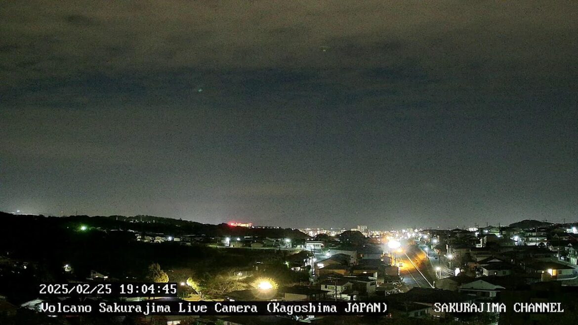 【絶景LIVE】桜島ライブカメラ(噴火・空雲・朝焼け・星空) live camera  volcano-Sakurajima ,Kagoshima,Japan 【絶景LIVE】桜島ライブカメラ(噴火・空雲・朝焼け・星空) live camera  volcano-Sakurajima ,Kagoshima,Japan