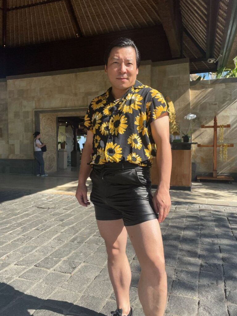 〝ロマンティックおばさん〟へのアンチテーゼ！？人気お笑いタレントが投稿した〝花柄トップス〟ショットが話題！トップス以外も注目集まる：「おっ！」でつながる地元密着のスポーツ応援メディア 西スポWEB OTTO! - 西日本新聞me