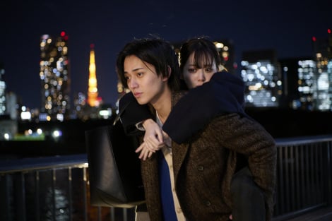 『御曹司に恋はムズすぎる』 第5話に出演する永瀬廉、山下美月 （C）カンテレ 