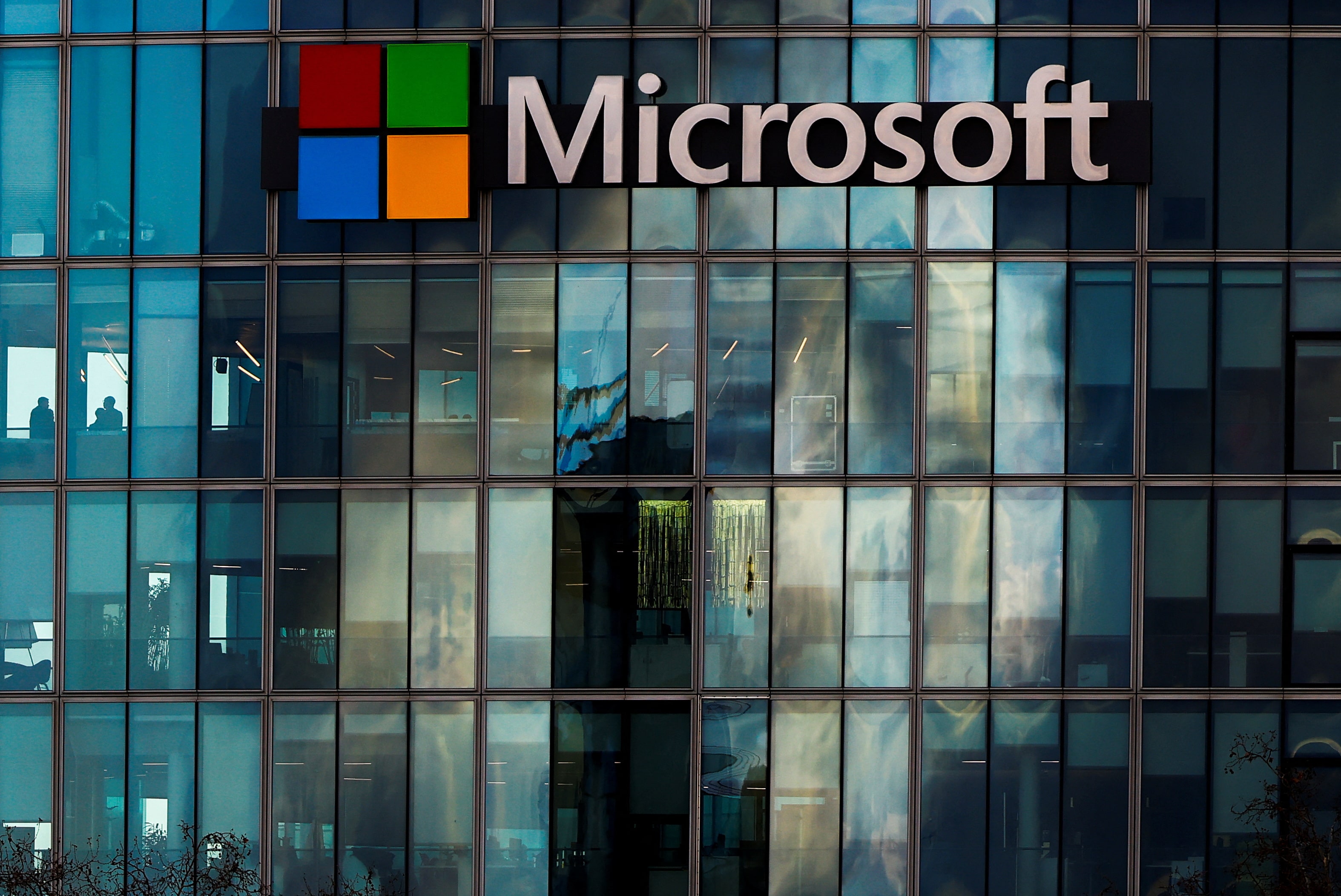 マイクロソフトにデータセンターのリース解約情報、ＡＩブームに疑念