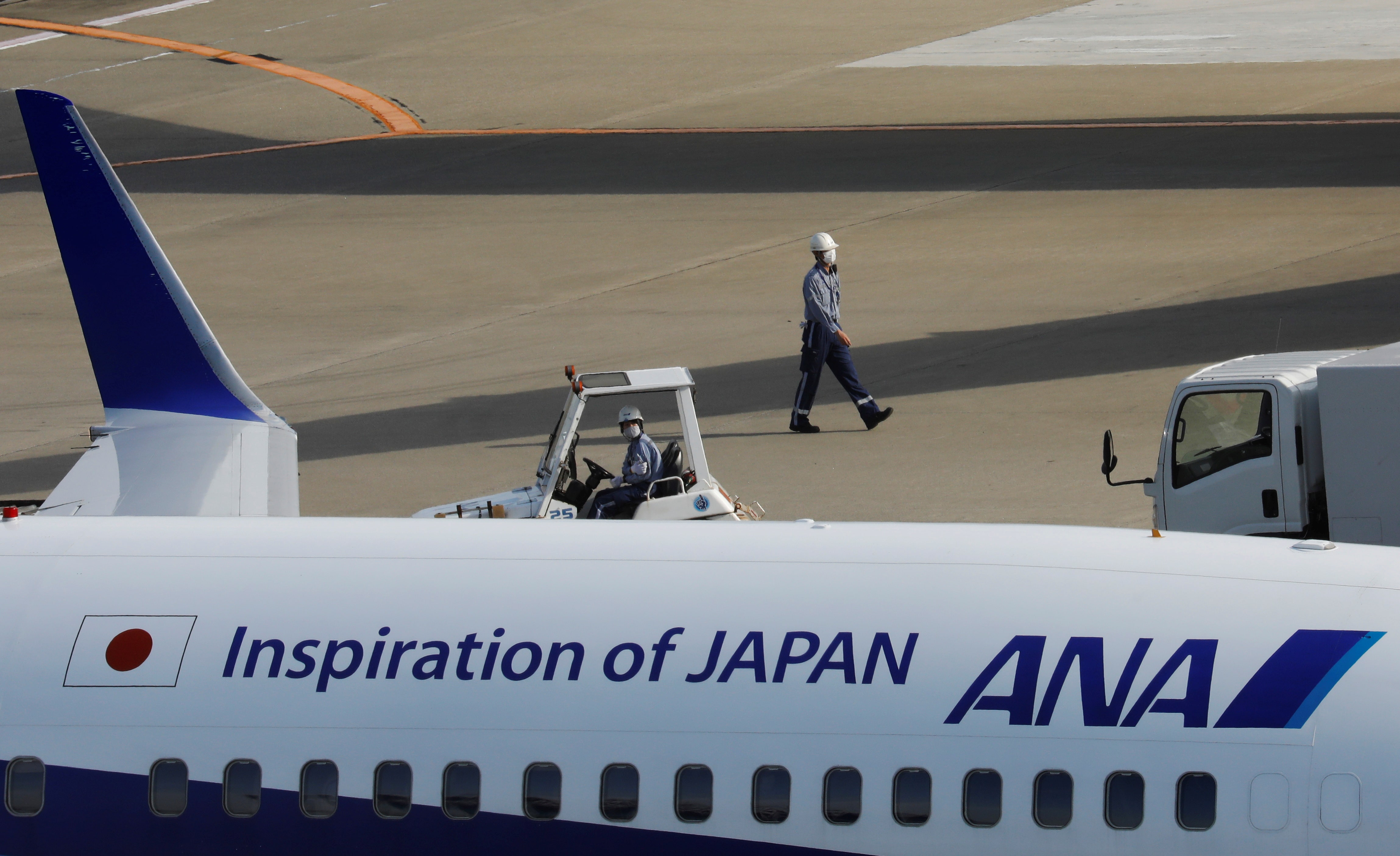 ＡＮＡ、通期営業益1800億に上方修正　市場予想と同水準