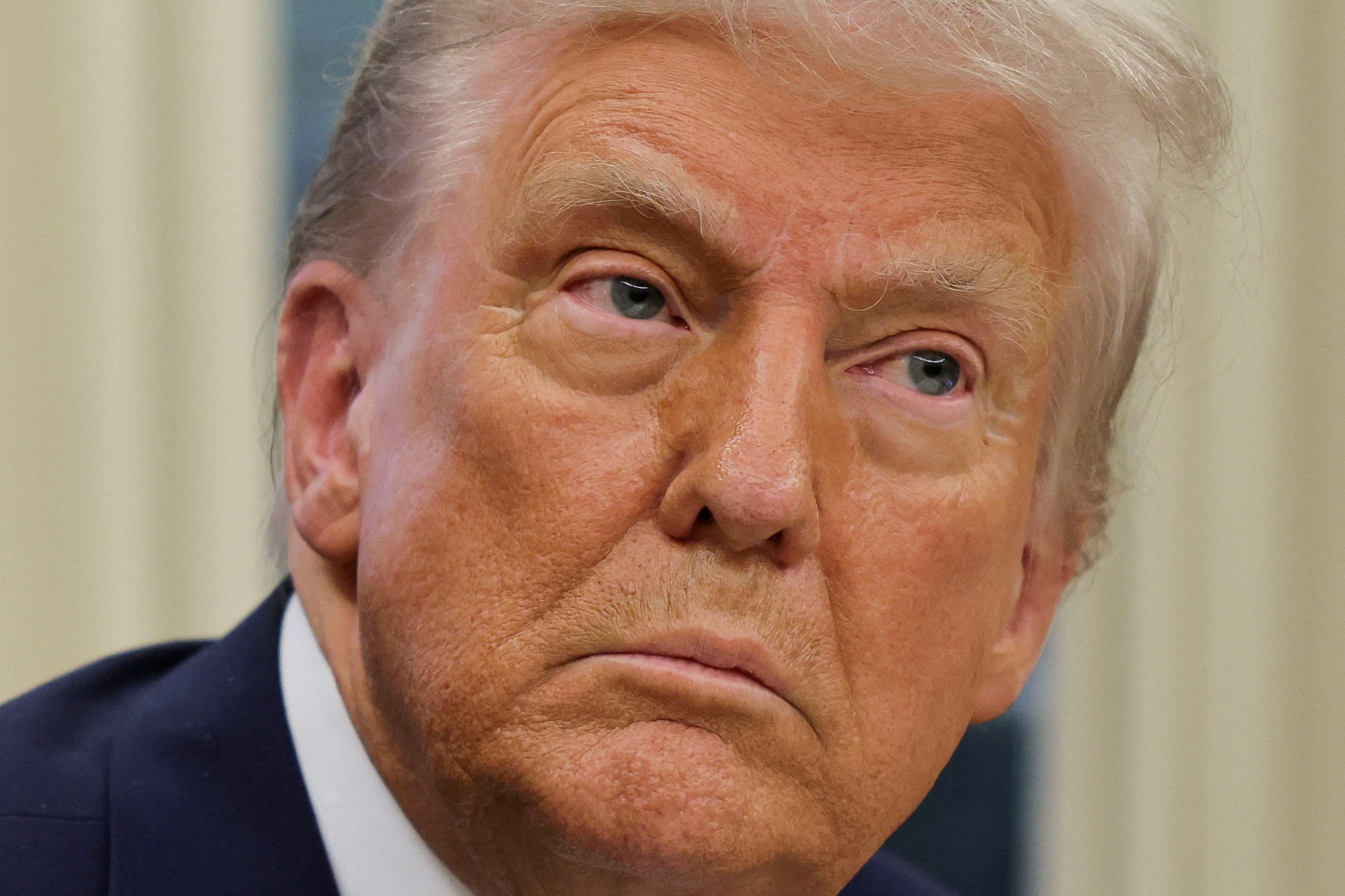 トランプ氏、南アフリカへの資金援助を全面的に停止へ