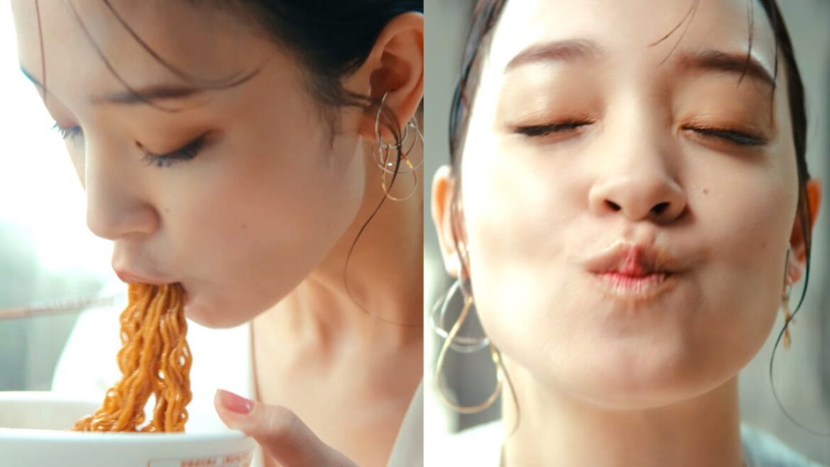 豪快に食べ過ぎてキス顔になっちゃう剛力彩芽